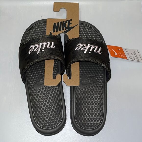 𝅺Nike Women’s Benassi Slides In Camo - Picture 3 of 5